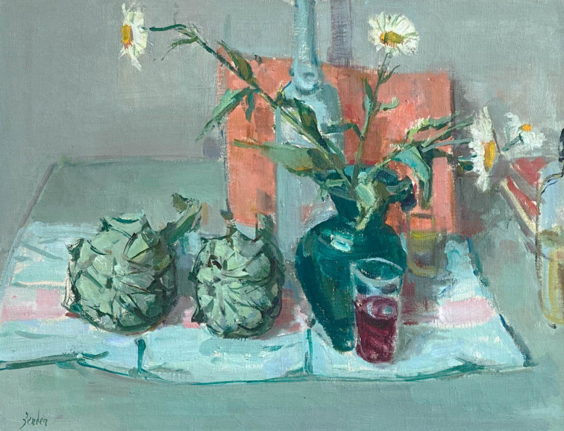 Stillleben mit Artischocke, Wein und Margeritenstrauss